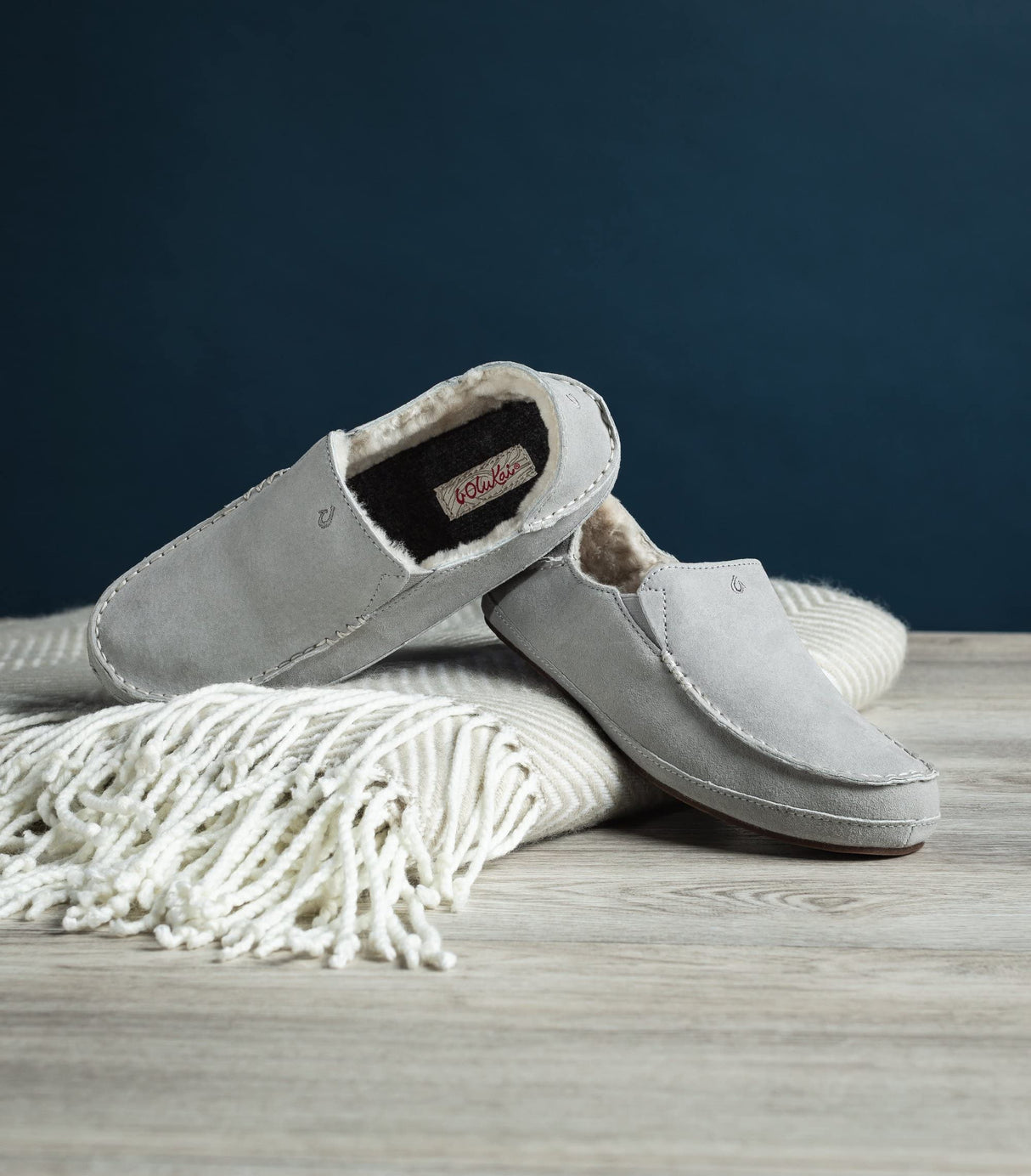Pale Grey / Pale Grey